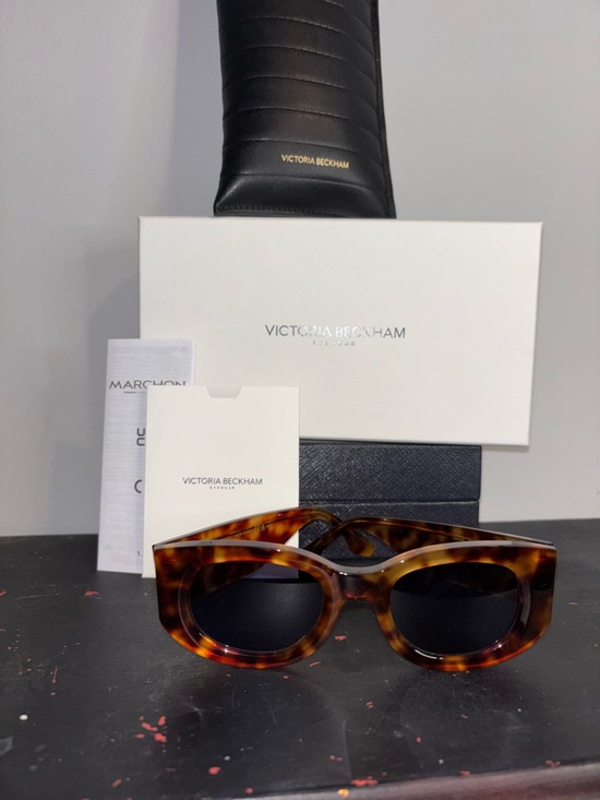 Victoria Beckham Accessories - Victoria Beckham VB654S Light Tortoise Sunglasses in Case NIB